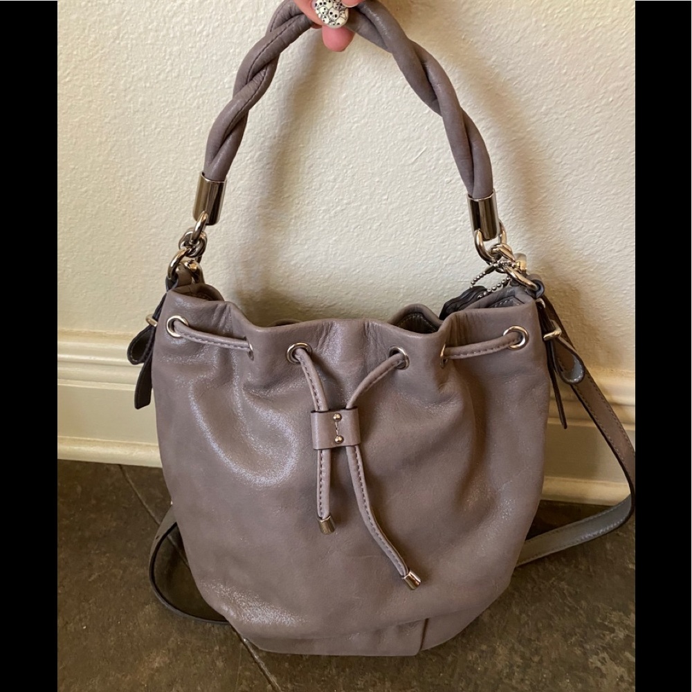 Coach bucket bag w/convertible strap Freewristlet